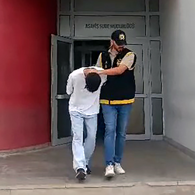 Suriyeli çifti vatandaşlık vaadi ve operasyon yalanıyla dolandırdı, yakalan...