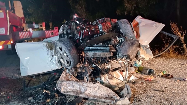 Çanakkale'de iki otomobilin çarpıştığı kazada ölen 6 kişinin kimlikleri belirlendi