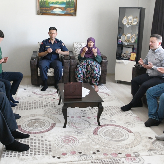 Lapseki'de şehit annesine ziyaret