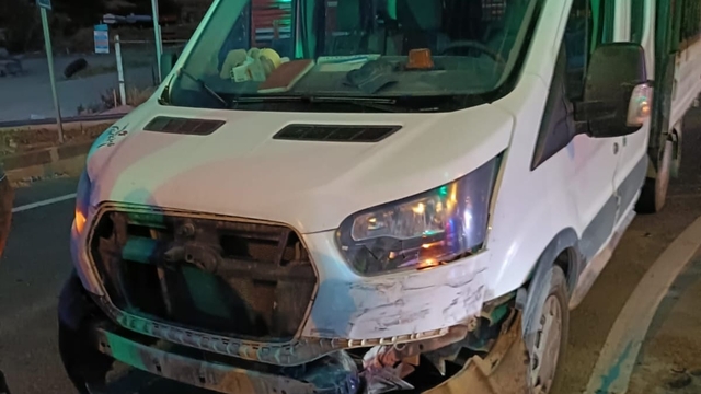 Karabük'te kamyonetle otomobilin çarpıştığı kazada 2 kişi yaralandı