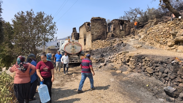 Mersin'deki orman yangını 2'nci gününde (2)