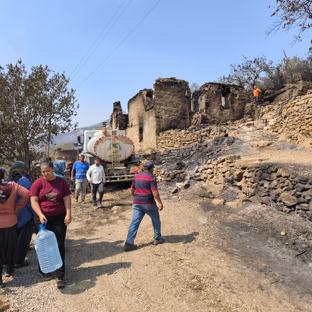 Mersin'deki orman yangını 2'nci gününde (2)