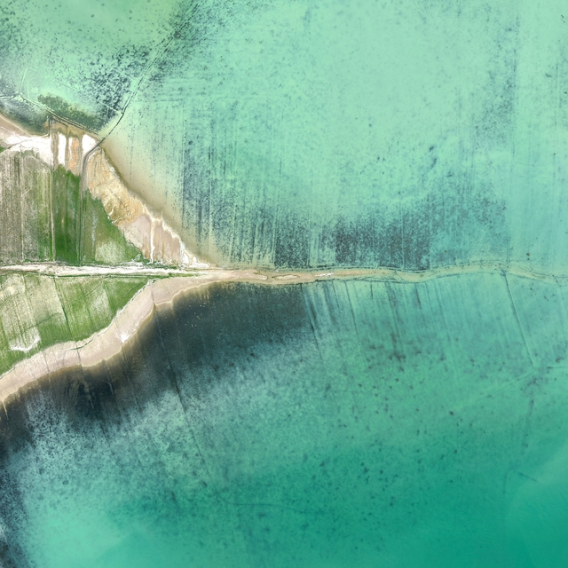 Karakaya Barajı'nda su seviyesi sıcak hava ve kuraklık nedeniyle geriledi