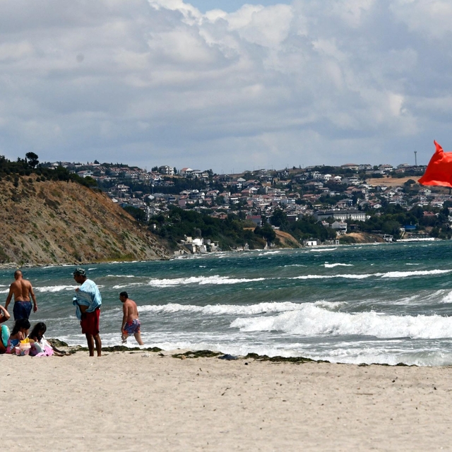 Batı Karadeniz, Kuzey Ege ve Marmara'da fırtına uyarısı; Tekirdağ'da deniz...