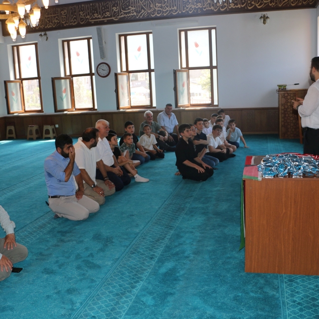 Of'ta yaz Kur'an kursunda başarılı olan öğrenciler ödüllendirildi