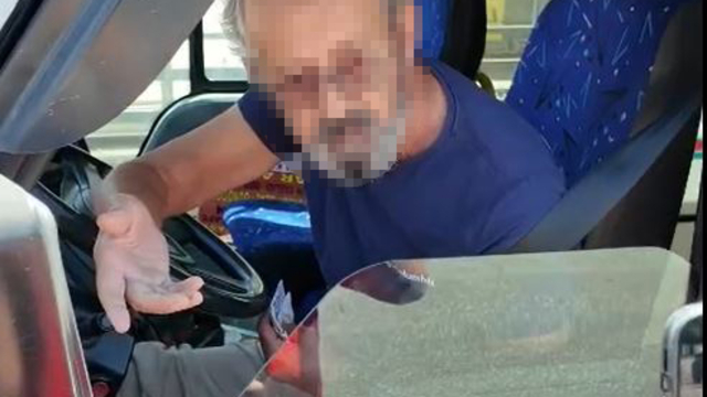 Ceza yazılan dolmuş şoförü: Telefonla kızımla konuşuyordum yasak mı