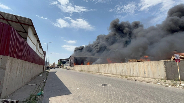 Eskişehir'de fabrikada çıkan yangın, 2 fabrikaya daha sıçradı