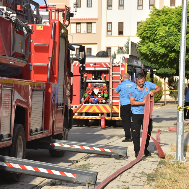 Karaman'da apartmanda çıkan yangın söndürüldü