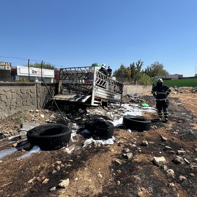 Batman'da kamyonet römorkunda çıkan yangın söndürüldü