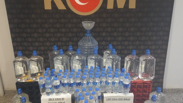 Sivas'ta 163,5 litre sahte içki ele geçirildi