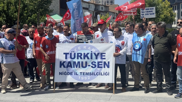 Kamu-Sen Niğde Şubesinden 8. Dönem Kamu Toplu Sözleşmesine ilişkin basın açıklaması