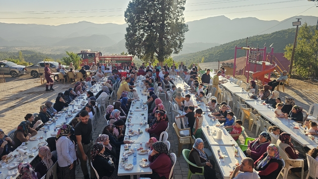 Adana'da orman yangınlarının sona ermesi için dua edildi