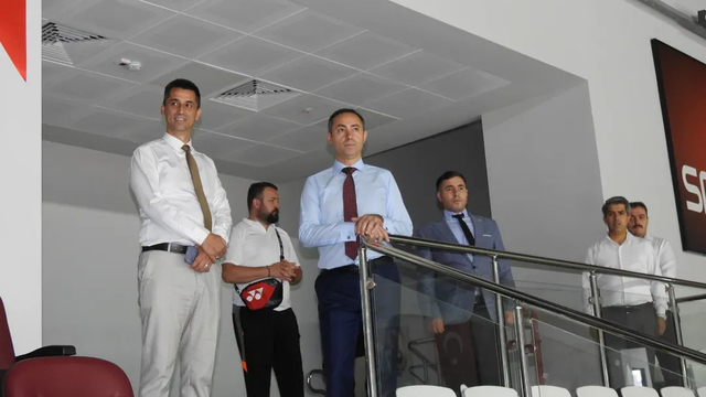 Lüleburgaz Kaymakamı Yıldız, spor tesislerinde incelemede bulundu