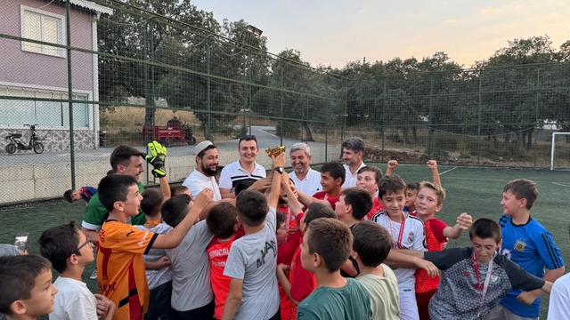Orhaneli'de camiler arası futbol turnuvası sona erdi
