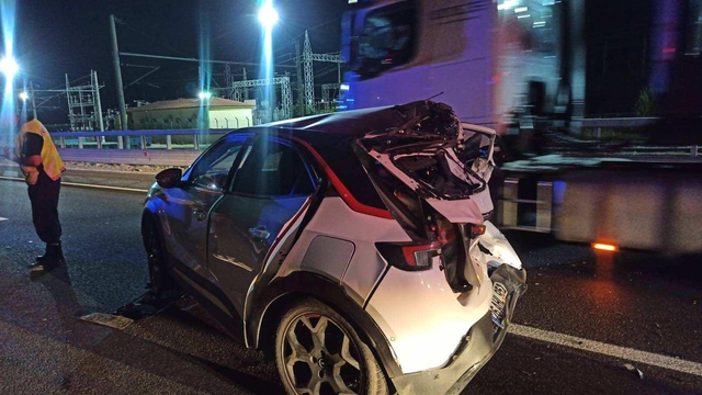 Bilecik'te kamyonun otomobile çarptığı kazada 5 kişi yaralandı