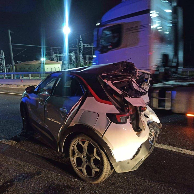 Bilecik'te kamyonun otomobile çarptığı kazada 5 kişi yaralandı