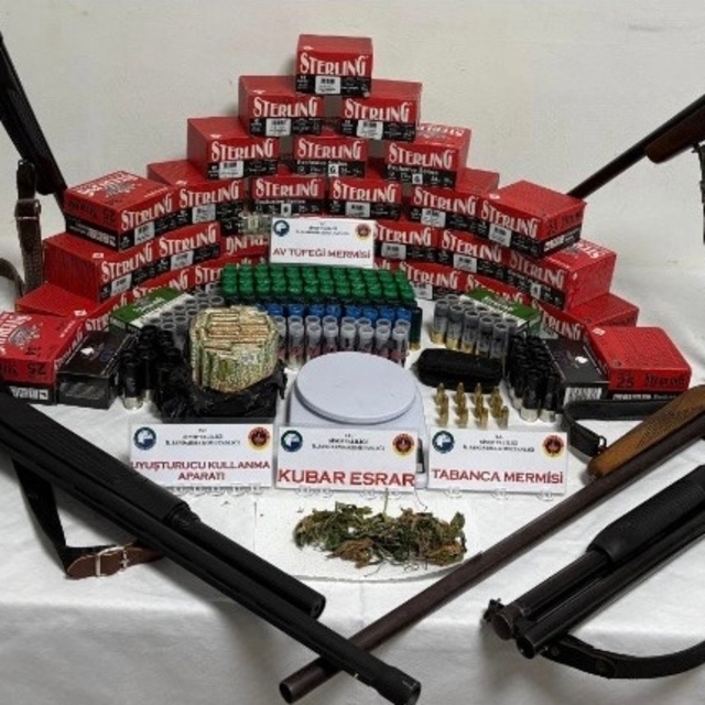 Sinop'ta uyuşturucu ve silah operasyonlarında 3 zanlı yakalandı