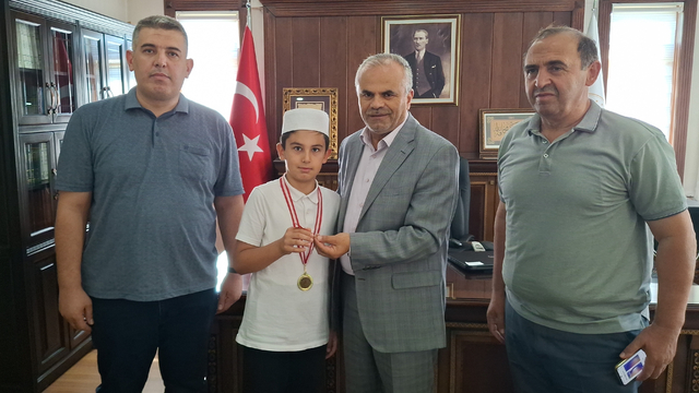 Ankara'da Kur'an-ı Kerim yarışmasının birincisi ödülünü Gazzeli çocuklara bağışladı