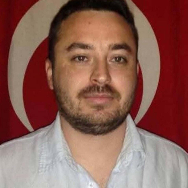 Çanakkale'de iki otomobilin çarpıştığı kazada ölen 6 kişinin kimlikleri bel...