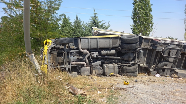 Konya'da kaza yapan tırda uyuşturucuyla yakalanan sürücü tutuklandı