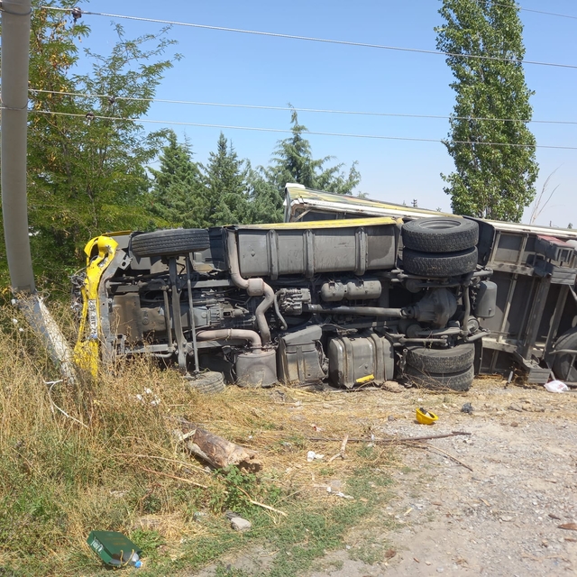 Konya'da kaza yapan tırda uyuşturucuyla yakalanan sürücü tutuklandı