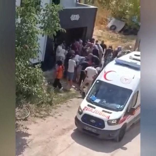 Terastan düşen 17 yaşındaki Kader ağır yaralandı