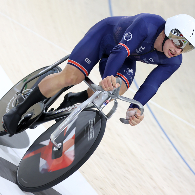 Pist bisikletinde dünya rekoru denemeleri