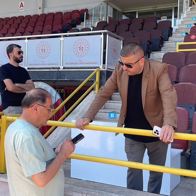 Boluspor Kulüp Başkanı Bayrak, Bolu Atatürk Stadı'ndaki çalışmaları inceled...
