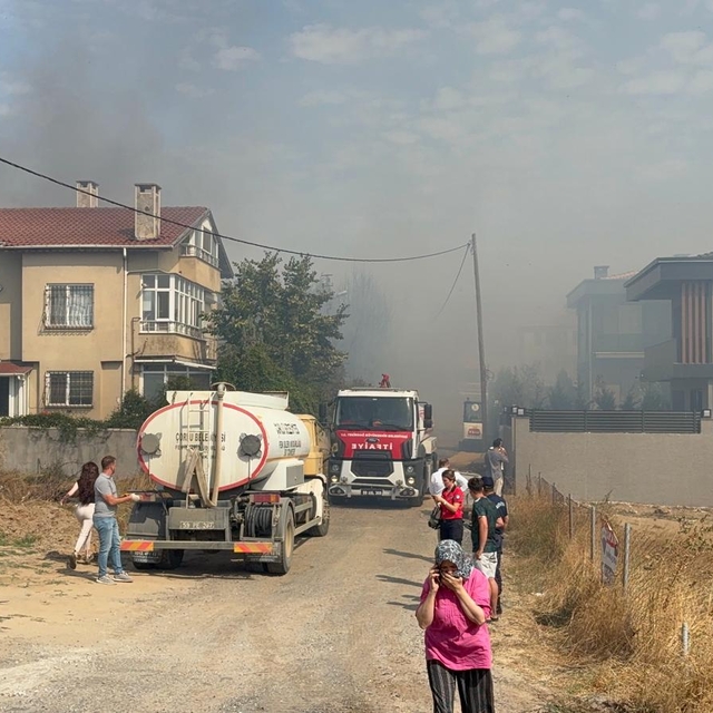 Tekirdağ'da otluk alanda çıkan yangın söndürüldü