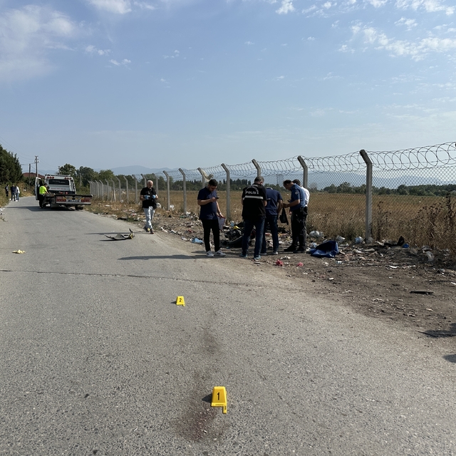 Sakarya'da hafif ticari araçla çarpışan motosikletin sürücüsü öldü