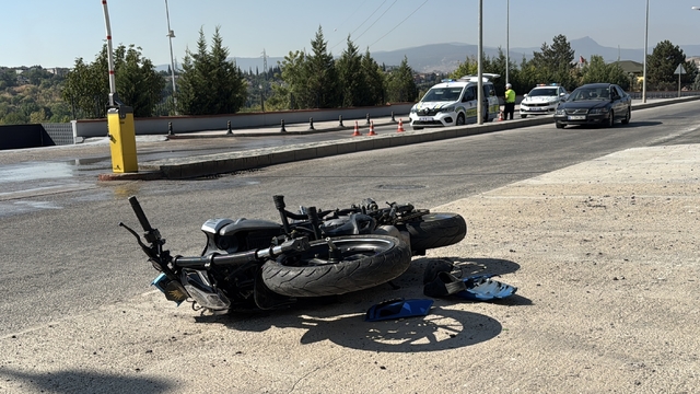 Karabük'te otomobille çarpışan motosikletteki 2 kişi yaralandı