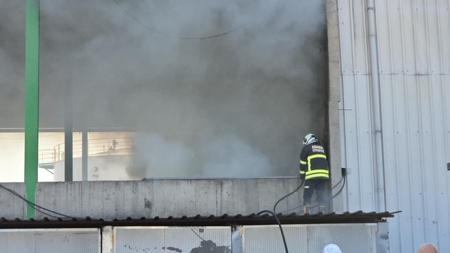 Adana'da etanol fabrikasında çıkan yangın söndürüldü
