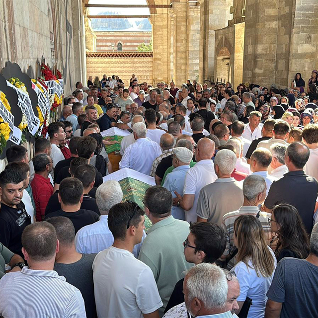 Çanakkale'deki kazada ölen Evrim ve Atakan, Edirne'de toprağa verildi