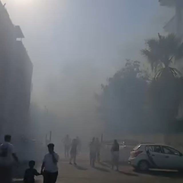 Adana'da mahalleliyi tedirgin eden yangın; bazı evler tahliye edildi