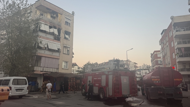 Antalya'da 4 katlı binada çıkan yangın söndürüldü