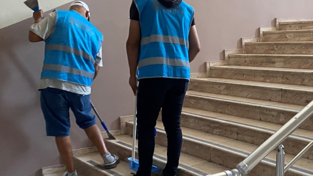 Alaşehir'de yükümlü ve hükümlüler okulların tadilatını yaptı