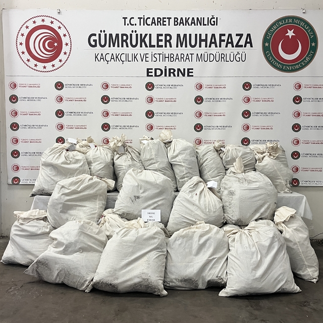 Kapıkule'deki iki operasyonda 245 kilo 932 gram esrar ele geçirildi