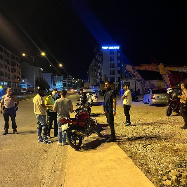 Niksar'da asayiş ve trafik uygulaması yapıldı