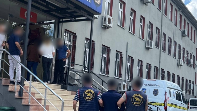 Kesinleşmiş hapis cezaları olan 10 şüpheli, yakalanıp tutuklandı