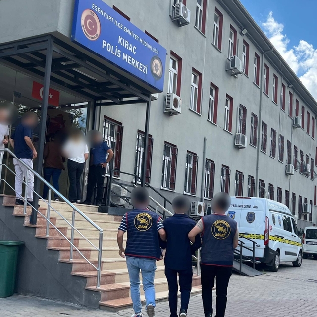 Kesinleşmiş hapis cezaları olan 10 şüpheli, yakalanıp tutuklandı