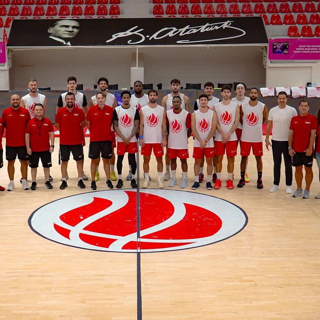 Petkimspor tam kadro parkede