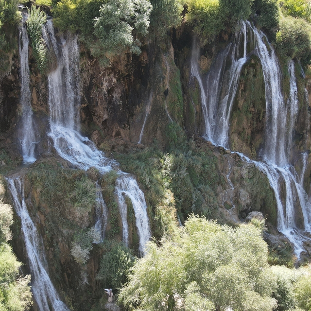 Girlevik Şelalesi bunaltıcı sıcaklarda doğal güzelliği ve serin havasıyla z...