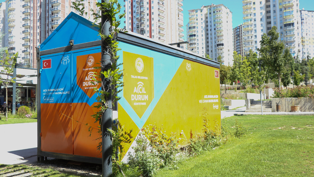 Parklara konulan "acil durum konteynerleri" hayat kurtaracak