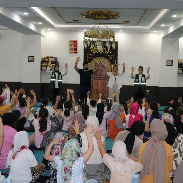 Yeşilay'dan Batman'da Kur'an kursu öğrencilerine teknoloji bağımlılığı eğit...