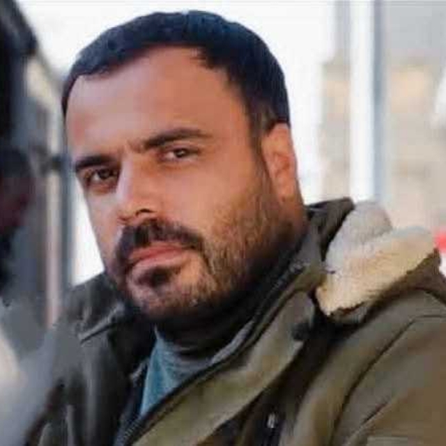 Aracından inip yolun karşısına geçerken otomobilin çarptığı sürücü öldü