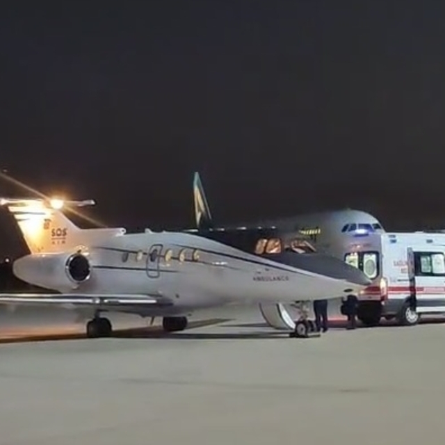 Batman'da ambulans uçak 19 aylık bebek ve 20 yaşındaki genç için havalandı