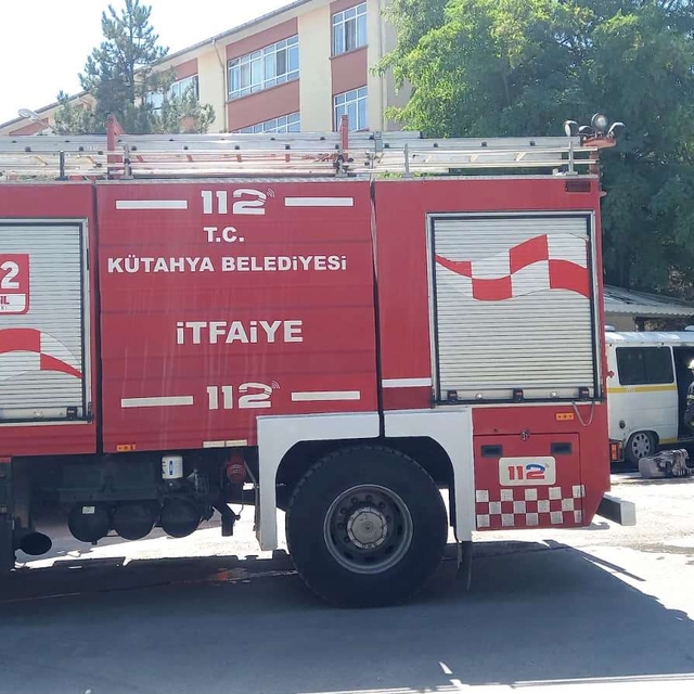 Kütahya'da minibüste çıkan yangın söndürüldü