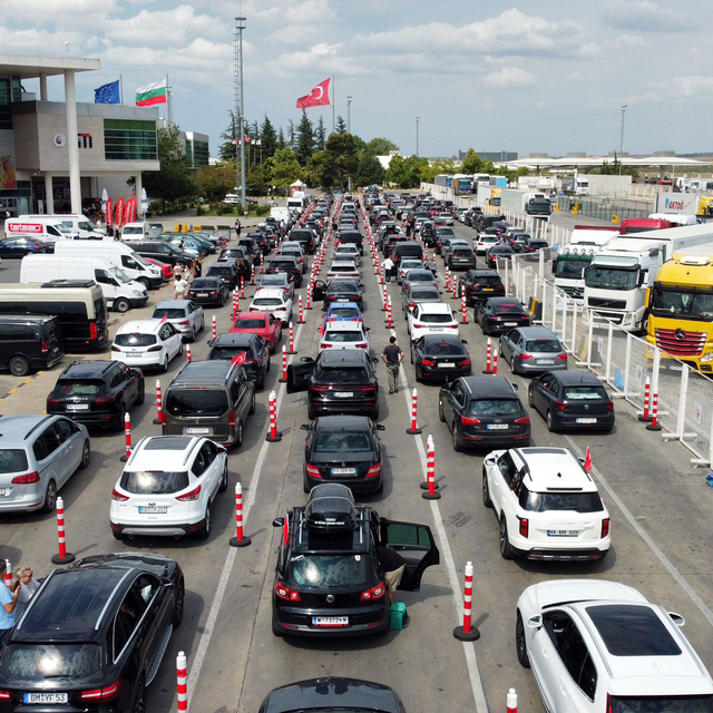 Yaz tatilini tamamlayan 1 milyon 373 bin gurbetçi, Kapıkule'den çıkış yaptı