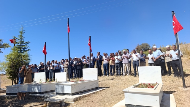 Tunceli'de teröristlerce şehit edilen 6 sivil ve 2 güvenlik korucusu anıldı