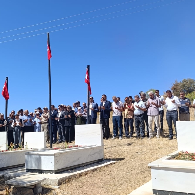 Tunceli'de teröristlerce şehit edilen 6 sivil ve 2 güvenlik korucusu anıld...